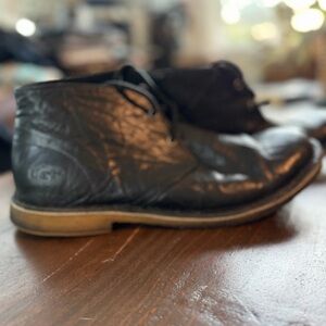 UGG Black Leather Leighton Chukka Boots - Size 9M